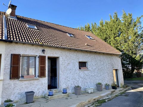 Located in a peaceful hamlet, this 115m² house offers on the ground floor: an open kitchen / diner room, a shower room, separate toilet, a bedroom and a summer kitchen. Upstairs are three bedrooms and a mezzanine space ideal for leisure area or stora...