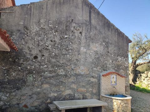 Stone house with ample space for renovation located in Devesa, Monsanto. This house, entirely made of stone, has the potential to be transformed into a small 1-bedroom studio, with an open space kitchen and living room and bathroom and a mezzanine wi...