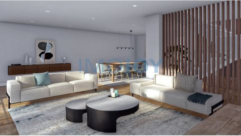 Découvrez le luxe absolu dans les 5 villas de 4 chambres de cette copropriété exclusive à Loures, un quartier haut de gamme qui offre un maximum de confort et de sophistication. Méticuleusement conçues sur deux étages pour offrir de grands espaces, c...