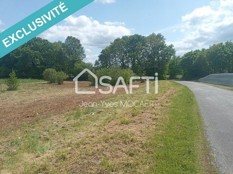 Looking for a quiet place to build your dream? Do not look any further ! I present to you this 8,263 m² plot of land, ideally located in Landeleau, just a few minutes from the town center and 20 minutes from several essential towns. This fully builda...