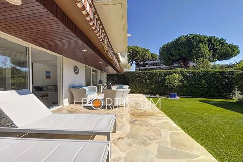 Cagnes-Sur-Mer / garden level apartment facing the beach / garden level 80 m from the beaches, 10 minutes walk from Cros-De-Cagnes, in a guarded residence with swimming pool, we offer you this magnificent apartment on the ground floor, bathed in suns...