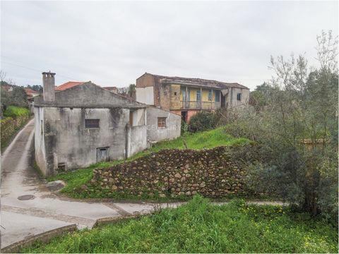Land with about 1,200m2, with two old houses and a ruin. Property with historical details and with excellent views over the village of Miranda do Corvo. Excellent opportunity for reconstruction with the possibility of building the dream house. Quiet ...