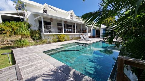 Superbe villa architecte 4CH piscine à débordement sur 1820 m² de terrain vue campagne