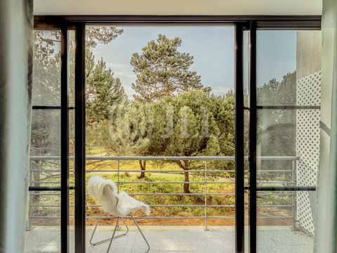 1-bedroom apartment, 62 sqm, balcony, furnished and equipped, in a gated condominium of modern design - Palmela Village located in one of the most beautiful natural areas of Lisbon's south coast. With a prime and unique location, in the midst of natu...