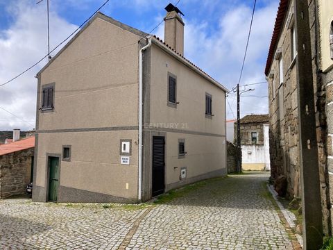 House located in a very pleasant place to live, this village is a very important element for Pinhel, the seat of the municipality, as it is in this parish that there is a connection to the A25, the motorway that connects Aveiro to Vilar Formoso. The ...