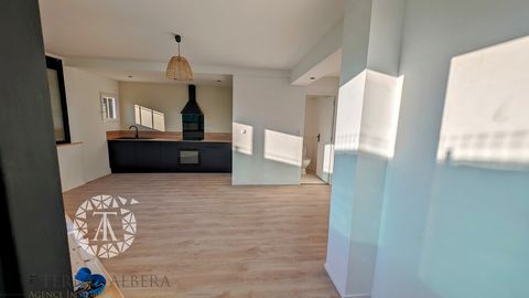 Just a two-minute walk from the town centre, the beach and all amenities, this bright 60m2 apartment completely renovated awaits you. Located on the ground floor and sheltered from the street, this apartment consists of: - Two bedrooms - A spacious l...