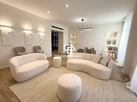 Magnificent ultra-chic renovation with Parisian trends made by an architect where everything is designed and optimized for the comfort of the occupants (quality of materials, numerous custom-made dressing rooms and storage spaces, laundry room, accom...