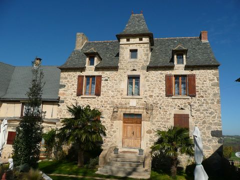 Maison de caractère en pierre avec dépendances - 10 kms de Villefranche de Rouergue