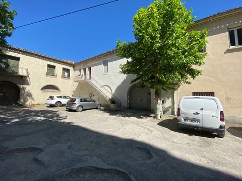 Dpt Aude (11), à vendre CARCASSONNE maison P4, 130m2 environ 15 places parking dans garage 286m2
