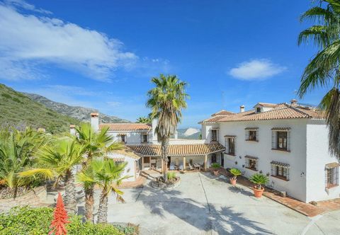 Dream finca/country estate located in the natural park Sierra de las Nieves, very close to the Refugio de Juanar. This unique property offers magnificent views, absolute tranquility and yet is only a few minutes away from Marbella and the coast. The ...