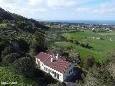 Location: - The villa is situated on an elevated plot, offering stunning panoramic views. In addition, it is in an extremely quiet area, immersed in nature, with the villa located about 180 meters from the road. - 15 minutes (15.3 km) from the airpor...