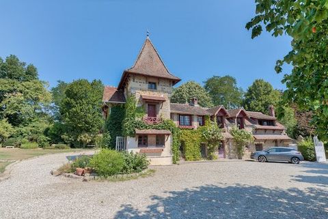Here is an 18th century Manor located in a village of character; 5 minutes from Barbizon, 15 mn from Fontainebleau and 35 mn from Paris. We appreciate the atmosphere of this place with multiple ambiances...; several suites in different styles: Louis ...