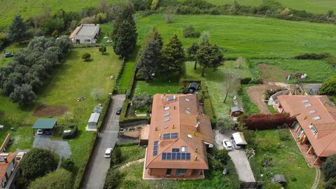 VILLA FOR SALE VIA BRACCIANESE ROME On the Braccianese area, between Cesano-Osteria Nuova and Anguillara, Coldwell Banker Gruppo Bodini offers for sale a beautiful portion of a three-family villa with a large garden, within a consortium of 10 villas....