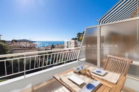 Superb 4-room apartment ideally located in a calm area, in the heart of Villefranche-sur-Mer. The property of 115 sqm has a beautiful and large outside areas including a balcony and a terrace with a barbecue with a total 70 sqm, overlooking the sea a...