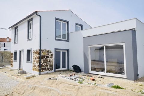 Construction almost finished 3 bedroom villa with barbecue - located between the beaches of Foz do Arelho and São Martinho do Porto. What stands out is the mix of modernity and traditional architecture, who gives a unique and beautiful touch to the v...