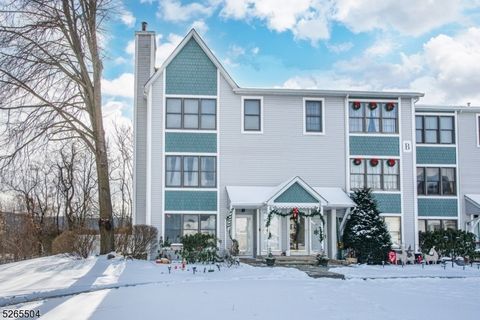 This First Floor End-Unit offers convenient one-floor living, an open-concept Living Room with cozy Fireplace and over-sized windows flooding this unit with natural light. Boasting a range of amenities including an In-Ground Pool, Tennis Courts, Bask...