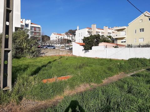 Rustic land with 390m2 in the Palhais area. The lot is very well located but has been subdivided with number 342\84 approved by the Almada City Council on 01\02\1985, with everything up to date, the subdivision project has expired, however the co-own...