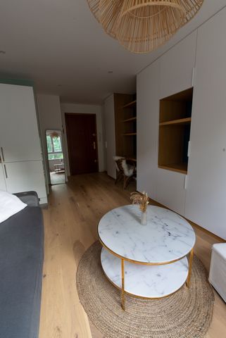 Located in the Saint Just district of the 5th arrondissement of Lyon, this 30 m2 apartment takes place on the 3rd floor of a quiet building, ideally located, and has benefited from a complete renovation. The entrance opens onto the living room with i...