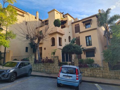 Middle Floor Apartment, Estepona, Costa del Sol. 2 Bedrooms, 2 Bathrooms, Built 152 m², Terrace 30 m². Setting : Close To Shops, Close To Sea, Close To Town, Urbanisation. Orientation : South. Condition : Good. Pool : Communal. Climate Control : Air ...