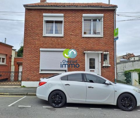 In the city center, beautiful detached brick apartment offering beautiful living spaces: airy living room, large kitchen, bathroom on the ground floor, 4 bedrooms upstairs, full basement, enclosed garden and garage. Bring refreshment! Ideal 1st purch...