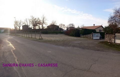 EXCLUSIVELY ! Come and discover this flat building land of 535 m², fenced over a large part. Water, electricity, fiber, everything has sewer at the edge. The visible network (in the photo) will be buried in the coming months (work already planned by ...