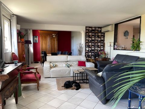 Dpt Bouches du Rhône (13), à vendre ARLES appartement duplex T5