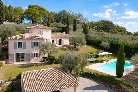 Summary This charming family house located in the heart of a picturesque olive grove, offers an exceptional view of the countryside and rolling hills from its elevated position. Enjoying absolute tranquility and privacy, it bathes in natural light, o...