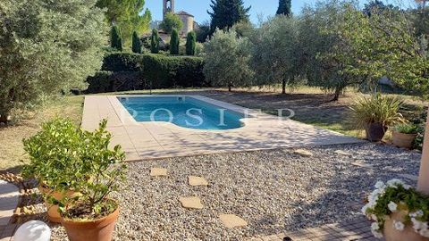 Located in the heart of the charming village of Jonquerettes, in a quiet residential area, you'll enjoy unobstructed views of Mont Ventoux and the church tower from the house, thanks to its dominant position. The house spans 147 m² on 3 levels.The ga...
