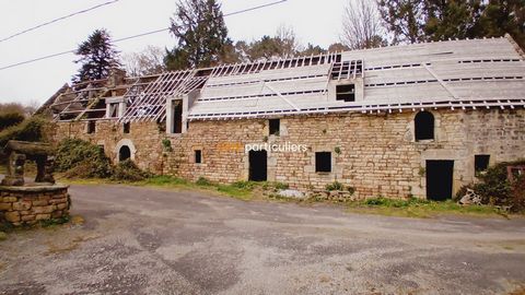EXCLUSIVITY for Languidic individuals. Come and discover this beautiful farmhouse to renovate in the countryside of Languidic, only 5 km from the village. South facing, views of the countryside, in the quiet of a small hamlet. With a floor area of 15...
