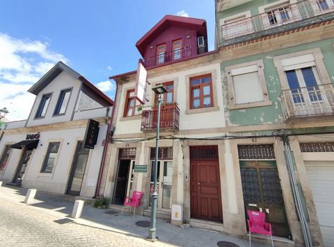 We are pleased to present an exclusive investment opportunity. This building, located in the prestigious area of Caldas overlooking the River, is an exceptional property, offering a guaranteed return in the short and long term, with a Local Accommoda...