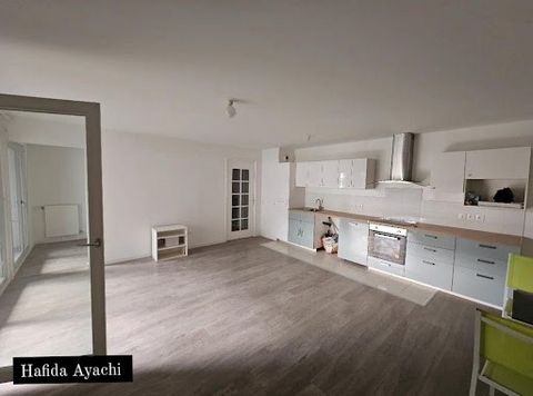 Asnières-sur-Seine - Vieni a scoprire questo appartamento di 3 locali di circa 66m² in una residenza moderna e sicura ai piedi della metropolitana 13 LES COURTILLES, a due passi da scuole e negozi. L'appartamento è composto da un ampio soggiorno che ...
