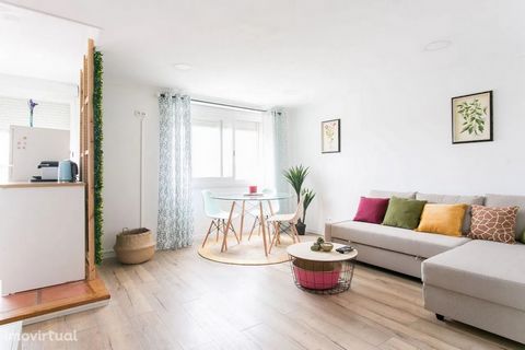 Angelina Vidal Street Located in one of the most central neighborhoods of Lisbon. Walking distance to the best and most varied restaurants, cafes (including Fauna & Flora), bars, nightclubs, metro station, universities, etc. This spacious and sunny a...