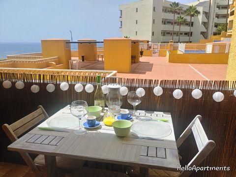 Belle et confortable logement situé à Playa La Arena, Puerto Santiago. Le logement est situé dans un complexe avec une piscine d'eau salée, avec une vue impressionnante sur la mer et l'île de La Gomera, où vous pourrez vous détendre et profiter du so...