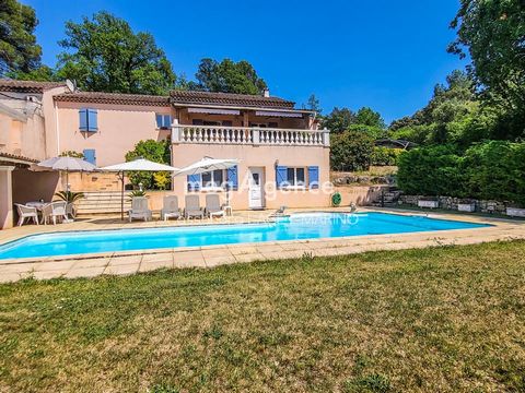Located in the charming town of Montauroux, a superb villa with Provençal notes from 1992, carefully maintained, in a quiet environment, 10 minutes from the motorway, shops, close to nursery school through to middle school and soon a high school . Co...