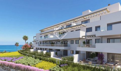 Célere Delmar is located in the Cala de Mijas neighbourhood, strategically placed halfway between Malaga and Marbella. Just minutes from the beach and a 10-minute drive from the airport, it is the perfect base in the Costa del Sol. This completely ga...
