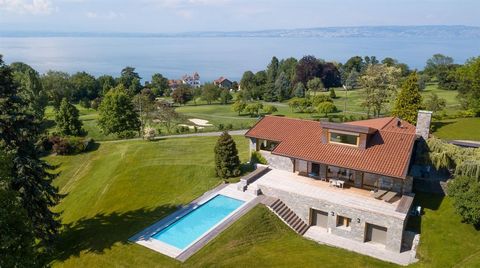 Architect's Villa: Located in the heart of the legendary Evian golf course.Come and discover this 266 m2 villa will charm you with its iconic architecture, spaciousness, high-end amenities, its commanding and panoramic view of Lake Geneva as well as ...