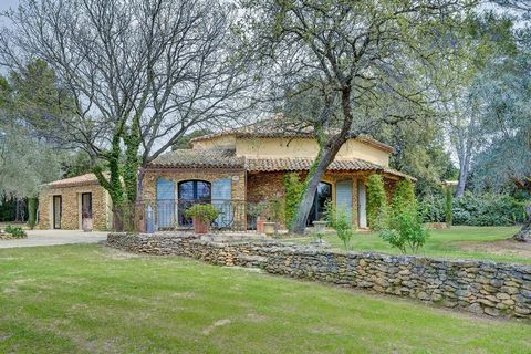 A true haven of peace 20 minutes from Aix-En-Provence, the originality of this property with its unique architecture blends with the calm of the bucolic environment of the Rognes countryside.The main building, with its original octagonal shape, a tru...