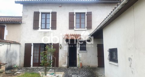 In the centre of the town of Chasseneuil sur Bonnieure (16260), come and visit this 158 m2 house comprising on the ground floor a kitchen, a dining/living room with its fireplace, a workshop, another room (former business), a toilet and upstairs 3 be...