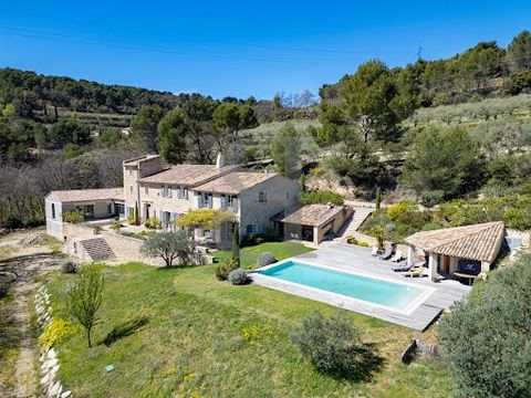 VAISON LA ROMAINE AREA - EXCLUSIVE 3D virtual viewing available on our website. Quality renovation, magnificent views of Mont Ventoux and an exceptional country setting characterize this superb property set in over 1.5 hectares of grounds, including ...