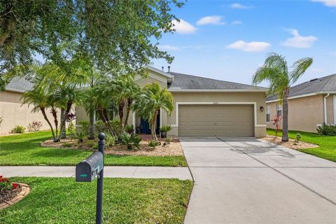 This single-story block ranch is located on a highly desirable parcel of land that backs up to a peaceful nature preserve and a large pond with no rear neighbors. Driftwood Village is located within the Live Oak Preserve community in New Tampa. Live ...