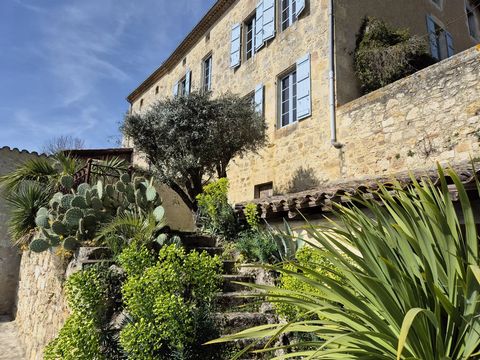 Superb formal village house with swimming pool and guest cottage, situated on the ramparts of a village with school, shops and restaurant, in the north of the Gers, on the Tarn et Garonne/Lot et Garonne border. This beautiful, well-presented stone bu...