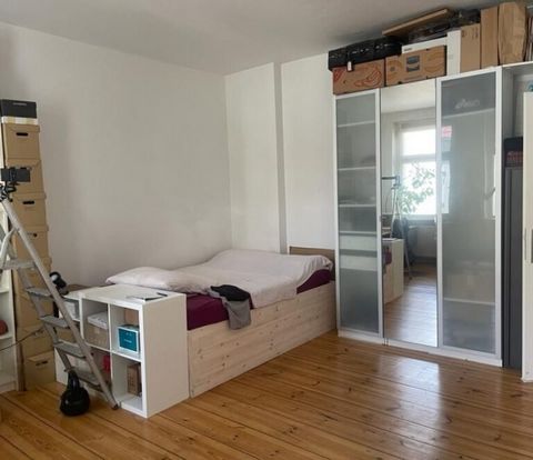 Address: Berlin, Fehmarnerstr. 22 Property description Charming 1 bedroom apartment located on the 4th floor; with 35.81 sqm, a kitchen and a bathroom. The apartment is currently rented and ideal for in-vestment or future owner occupation until 2026....