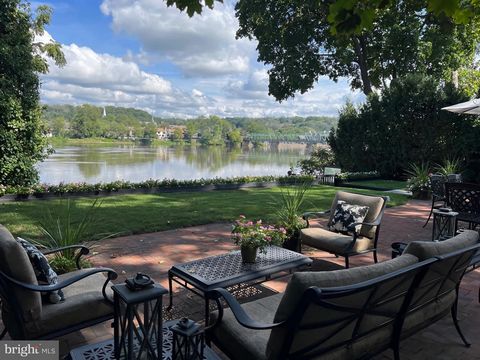 Indulge in the ultimate waterfront lifestyle at White Water Manor, an unparalleled retreat nestled in the charming village of New Hope, Pa where you can explore restaurants, shops, theater and all the nightlife the town has to offer. This meticulousl...