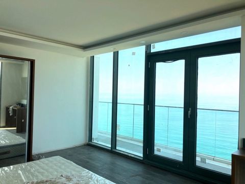 Luxurious sea view apartment in Georgia's top investment resort Price 256 000 67 sq.m. 2 bedrooms 7th floor With a breathtaking panoramic sea view Fully furnished finished Spacious underground parking. Frontline location right on the promenade. Manag...