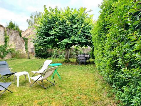 Ref 66846 Ppla: EXLUSIVE Located in the privileged district of Bouzaise, 5 minutes from the city center, we invite you to discover this old building dating from 1880, having been extended. 8 main rooms, including 6 comfortable bedrooms for a surface ...