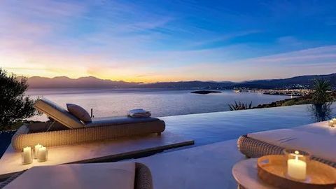 Elounda Hills est un complexe de luxe à venir situé dans la région d'Elounda en Crète, promettant une expérience inégalée de vie insulaire. Cette destination de luxe comprendra une variété de résidences, une marina de premier plan et des clubs de pla...