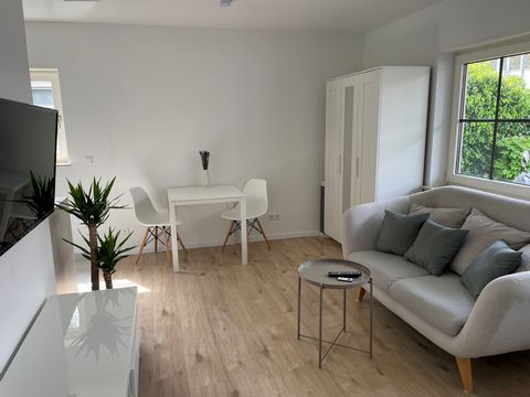 Welcome to HUGOS! Our studio apartment in Wiesloch has everything you need for a lovely stay. → queen size double bed → smart TV → Tchibo coffee capsule machine → kitchenette with stove, oven and refrigerator → wifi → a few minutes walk to the bus st...