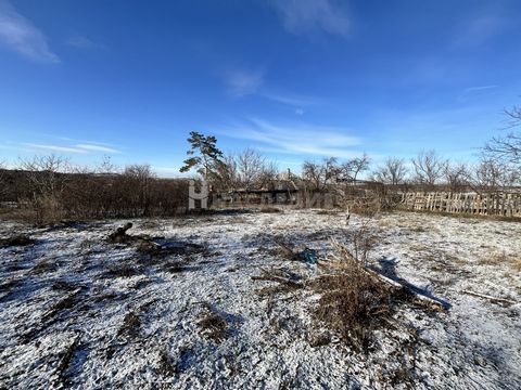 Номер в базе компании: 27530491. К продаже представлен недорогой, но очень уютный дом в п. Коксовый по очень выгодной цене. Характеристики Дом площадью 31.7 квадратных метров выполнен из набивного материала. Планировка позволяет максимально эффективн...