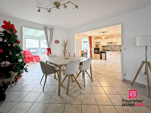 Exclusivité Avallon quartier des chaumes, maison 5 pièces, 3 chambres, Jardin. Prix de vente :156.000 euros. Maison comprenant entrée dans une salle à manger séjour avec poêle à bois, cuisine, belle véranda. A l'étage : 3 chambres, une salle d'eau, u...