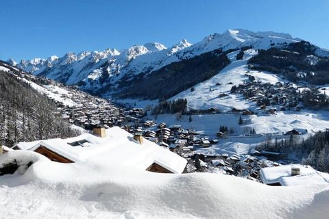 Situé dans le quartier calme des Riffroids, ce 2 pièces de 36 m² est parfait pour 4 voyageurs et offre un séjour au calme avec une vue panoramique sur la station et les montagnes. L'appartement comprend une chambre avec un lit double et un coin nuit ...